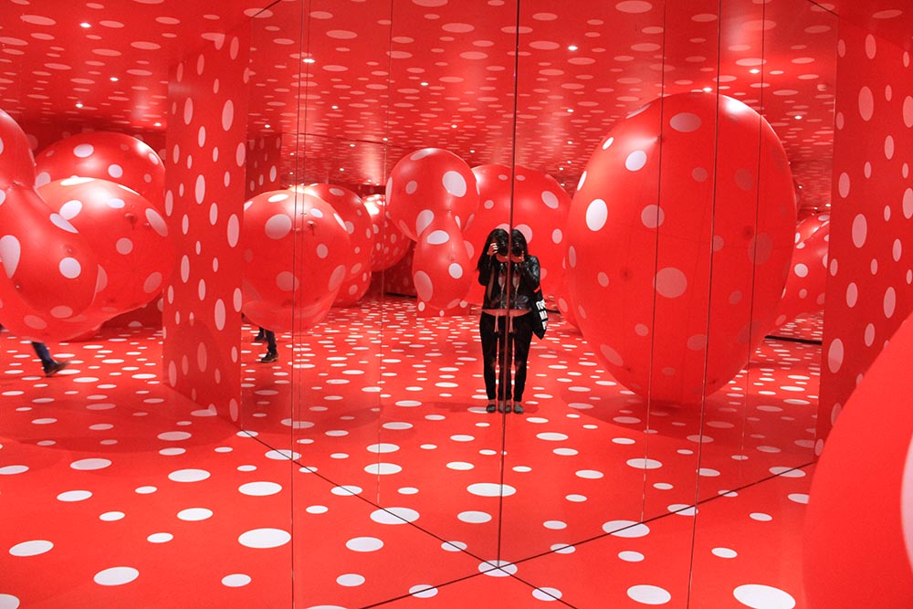 Yayoi Kusama in Etre Moderne: Le MoMA à Paris at Fondation Louis